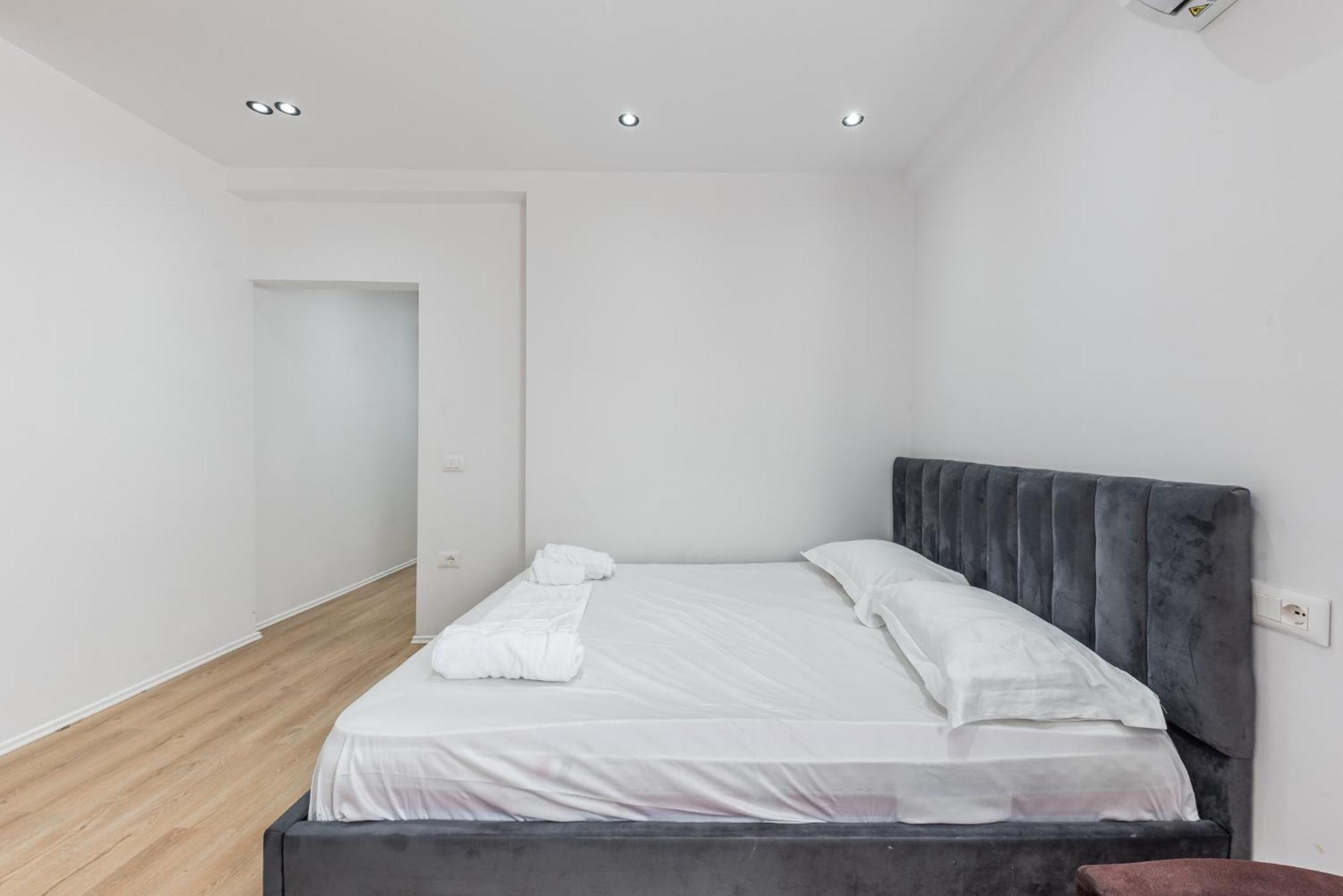 Atelier Apartments By Kondo Stays Тирана Экстерьер фото